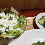 キッチン ブルー グローブ - サラダ、お新香のアップ