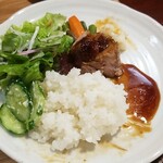 キッチン ブルー グローブ - ２度目はサラダとドレッシング、お新香と汁も乗せます