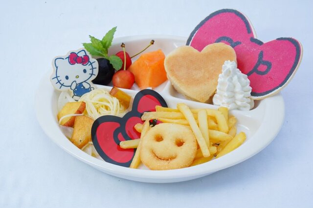 キティ　マスコット　館のレストラン HELLO KITTY 🍎🎀🍎 APPLE CAFE Myeongdong キティちゃん大好き