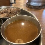 焼肉 三ちゃん - カレー味のスープ