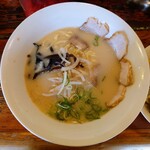 Ramen Heiwa - 令和5年10月
                      営業時間(10:00〜24:00)
                      サービス焼飯セット 税込890円
                      とんこつラーメン、焼飯
                      木曜日でチャーシュー増量