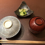 人形町今半 - お汁は赤出汁のなめこ汁