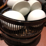 人形町今半 - 周年記念で利用されていたアローカナ亜種(アローカナの後継に当たる種らしい)の青みがかった卵