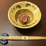 人形町今半 - ローストビーフはもちろん、菊の香りとお肉を支える胡麻豆腐が濃過ぎずベストバランス