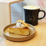 リットコーヒー&ティースタンド - ほうじ茶クリームを使った安納芋プリン（620円） メープルパンプキンラテ（720円）
