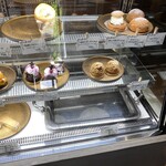 ペチカスケマサコーヒー - ショーケースの中のケーキたち