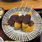 Kadochuu - 八丁味噌タレの串揚げ　左から竹輪、茄子、獅子唐、玉葱