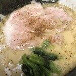 芳醇煮干 麺屋 樹 - 定番芳酵煮干ラーメン（７００円）はスープが旨い！