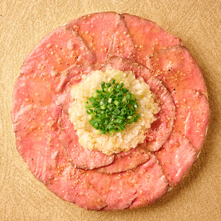 【期間限定！毎日開催◎】名物のとろける牛タンユッケが半額!!