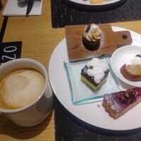 フォルク キッチン オールデイダイニング  - 