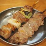 四文屋 - 料理写真:カシラ、ハラミ