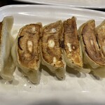 Bamiyan - 2023/10/12
      本格焼餃子 142円×4個=568円
      からあげ・ごはんセット 286円
      ✳︎スープバー付
      合計 854円-5%=812円
      ✳︎プラチナパス