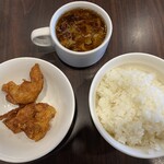 Bamiyan - 2023/10/12
                本格焼餃子 142円×4個=568円
                からあげ・ごはんセット 286円
                ✳︎スープバー付
                合計 854円-5%=812円
                ✳︎プラチナパス