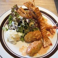 キッチン 大宮 MARK IS みなとみらい店 - 海老カキフライ①