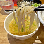Yakiagoniboshira-Men Tobiuo - 鶏・豚・アゴ煮干しのトリプルスープに、アゴのカエシに帆立と浅蜊の旨味のスープ