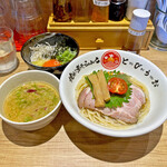 Yakiagoniboshira-Men Tobiuo - 「塩つけ麺」¥1,000と「まきしまむこいたまTKG」¥350