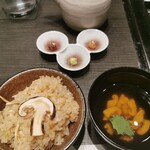 元麻布 牛牛 離宮 - 松茸の土鍋ご飯とお吸い物