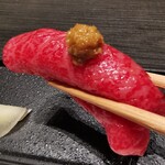 元麻布 牛牛 離宮 - 和牛の握り
