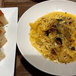 Fattoria Cavallo - フォッカッチャと本日のパスタ（カボチャとサツマイモのクリーム煮）