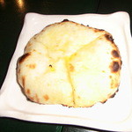 カイバル - チーズクルチャハーフ　チーズがぎっしりインドピザ