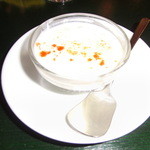 カイバル - ラム肉のビリヤニにかけるヨーグルトソース