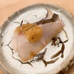 鮨 しゅん輔 - マナ鰹です。皮目を炙って薬味は西京味噌を焼きました