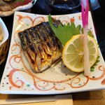 Shinoemon - ◯サバの塩焼き
                      塩鯖ではなく生の鯖にほんのりと塩が掛けられていて
                      コンガリと塩焼きされてる
                      良〜く脂が乗ってるねえ～❕
                      
                      これだけでも飯一杯が楽勝で食べれちゃうんだなあ♪