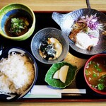 東山 - おまかせ定食 ¥880