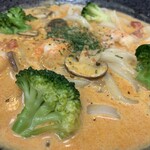 極楽うどん TKU - エビトマトクリームうどん