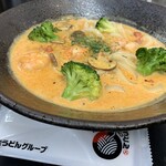 極楽うどん TKU - エビトマトクリームうどん
