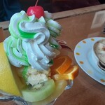 和洋レストラン チロル - 左横から