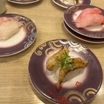 回転寿し トリトン 栄町店 - 鯛、炙りのえんがわ、大トロ