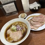 麺処 うきとみ - 名前のおもいつかないラーメン、特製トッピング