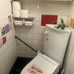 焼肉・ホルモン料理とらじ亭 - ピカピカのトイレ※男性の方は座ってお願いします。