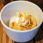 スパイスカフェ - カレー2種 1500円 のキャラメルムース