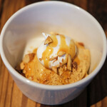 スパイスカフェ - カレー2種 1500円 のキャラメルムース