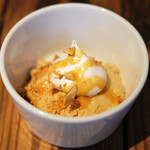 スパイスカフェ - カレー2種 1500円 のキャラメルムース