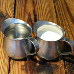 スパイスカフェ - カレー2種 1500円 のミルク、ガムシロ