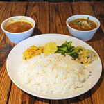 スパイスカフェ - カレー2種 1500円 のエビ、ポークビンダル、ライス