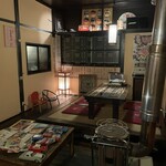 スープカレー奥芝商店 - 昭和感たっぷりの店内です。