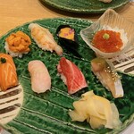 Konishi Zushi - 鯖は味付けされた昆布が乗っている。バッテラ風何かと思ったら、甘味は無くとても良いお醤油味で煮てある感じでした。メヌキ(めんめ)のお寿司も初めて