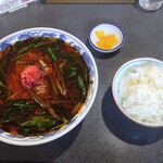 満州ニラら～めんの店 さかえや - 満州ニララーメン（中），ごはん（中）