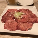 Yakiniku Sansuien - 牛タン。ベゴのベロがこんなにうめぇなんてな。