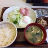 Sukiya - ベーコンエッグ朝食(ライスミニ) 390円(税込)(2023年10月12日撮影)