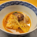 美会 - トムヤムクン 贅沢に 松茸が1/4カット 入っている