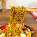 Yakisoba A - 麺は細麺。ソースは軽め。