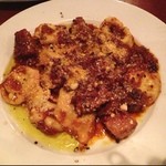 トラットリア・築地パラディーゾ - ホウレン草とリコッタチーズのトルテリーニ 丹波産イノシシの赤ワイン煮込みソース