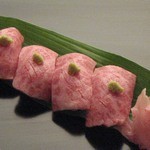 Kurogewagyuudainingu You - ハネシタを軽く炙ったにぎり寿司