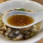 開運橋通 ふじ原 - 豚ゲンコツと親鶏ガラをベースにした生姜醤油スープ