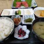 信栄食堂 - おさしみ定食